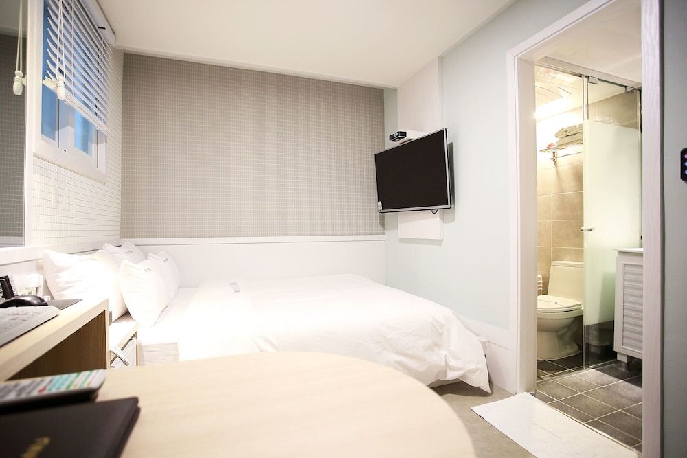 undefined Mia Kanu 4