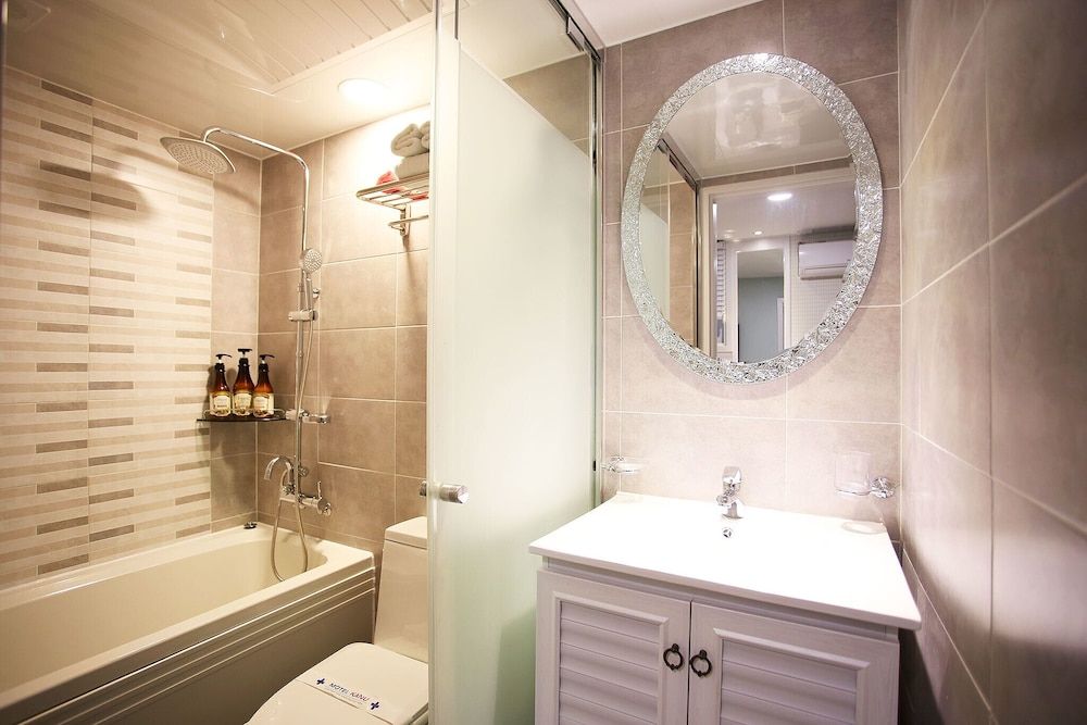 undefined Mia Kanu 7