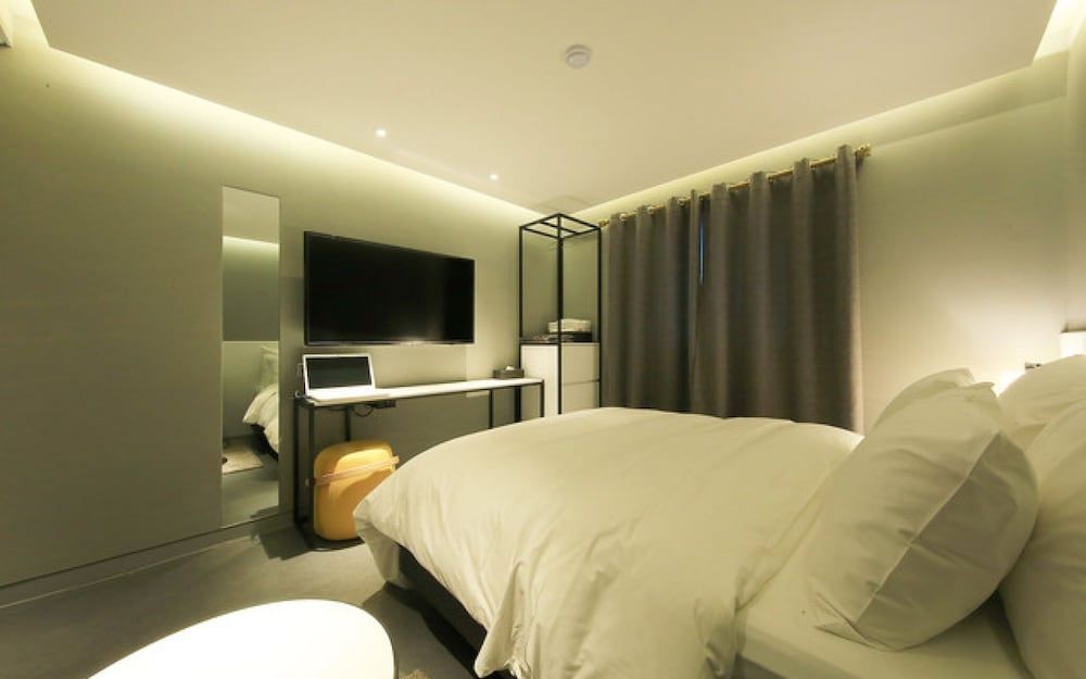 undefined Samsung California 9