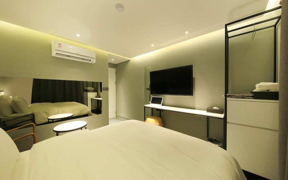 undefined Samsung California 8