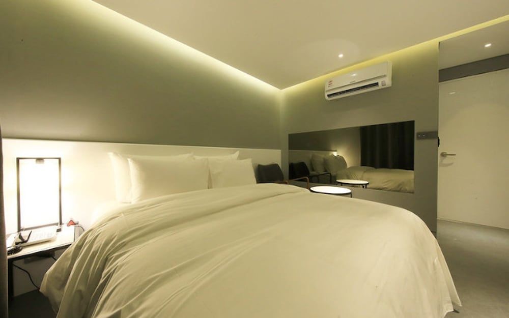 undefined Samsung California 7