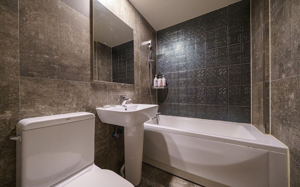 Sangbong Salmon Room (Suite - RTX 2060 1PC (Disney Plus ava) 16