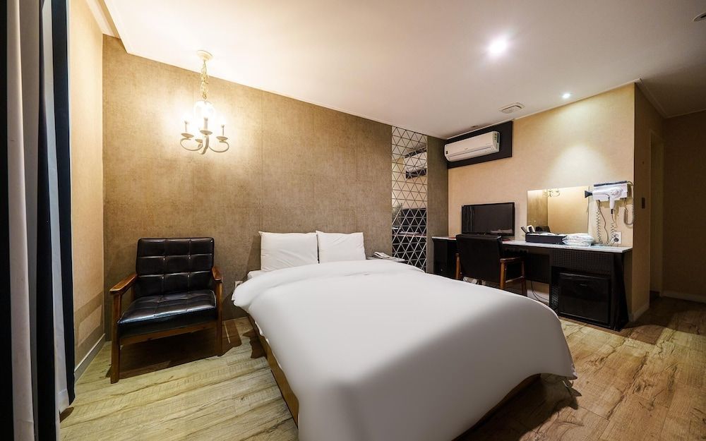 Sangbong Salmon Room (Suite - RTX 2060 1PC (Disney Plus ava) 11