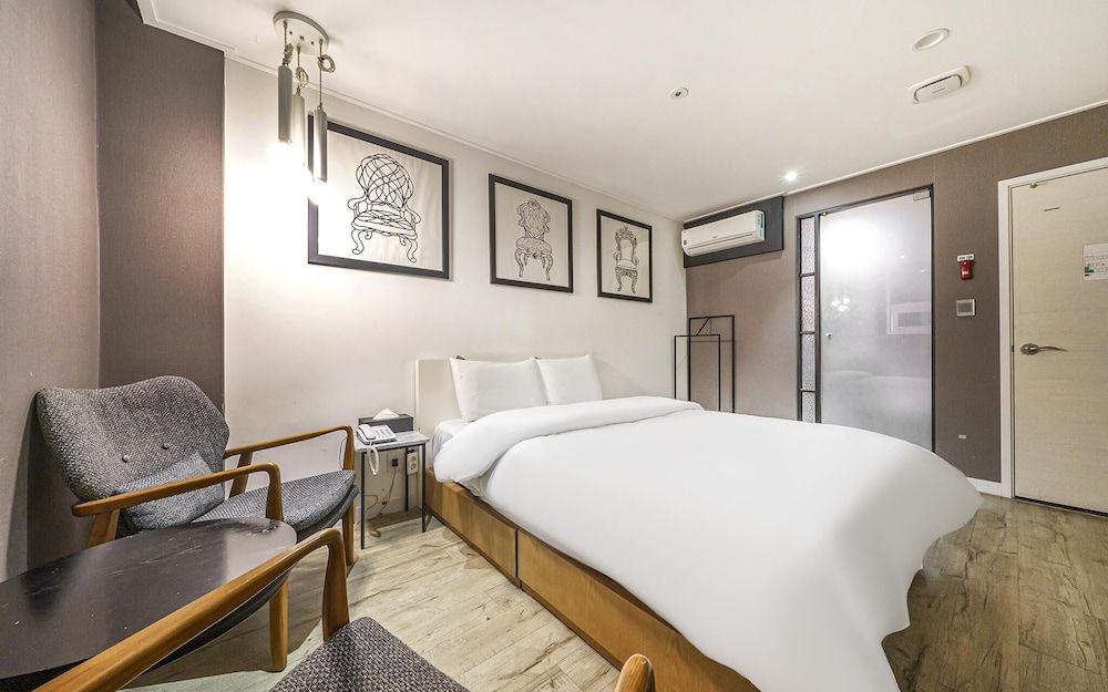 Sangbong Salmon Room (Suite - RTX 2060 1PC (Disney Plus ava) 6