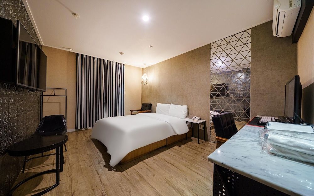 Sangbong Salmon Room (Suite - RTX 2060 1PC (Disney Plus ava)