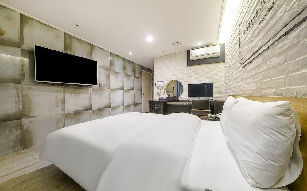 Sangbong Salmon Room (Suite - RTX 2060 1PC (Disney Plus ava) 3