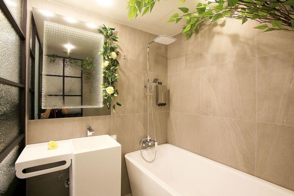 Sincheon Lavieen Hotel Room (Deluxe (Netflix)) 10