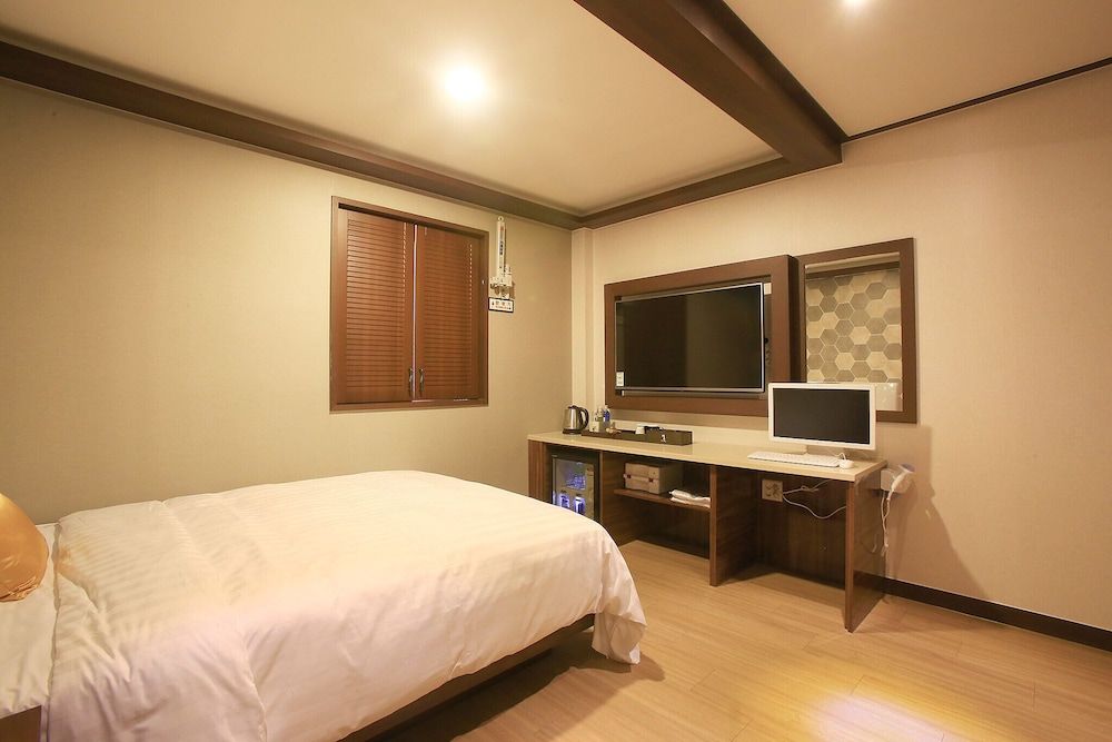 undefined Suyu Young Hotel 9