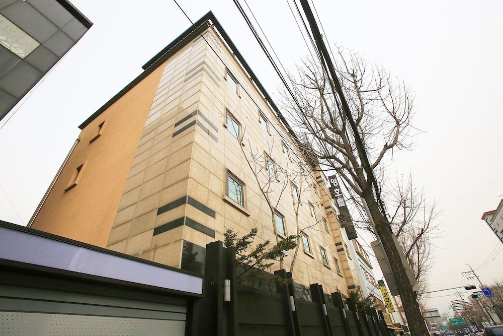 undefined Suyu Young Hotel