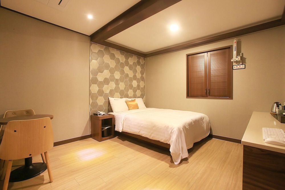 undefined Suyu Young Hotel 6