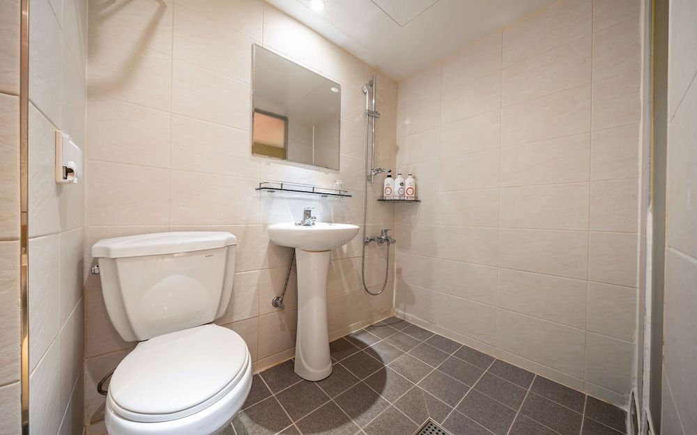 Suyu Fox Room (Netflix + 2PC (parking available)) 11