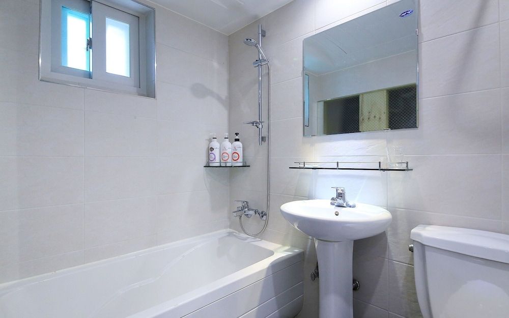 Suyu Fox Room (Netflix + 2PC (parking available)) 6