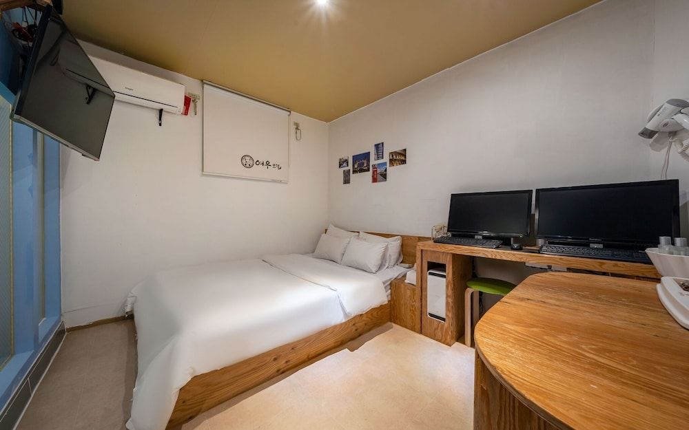 Suyu Fox Room (Netflix + 2PC (parking available)) 2