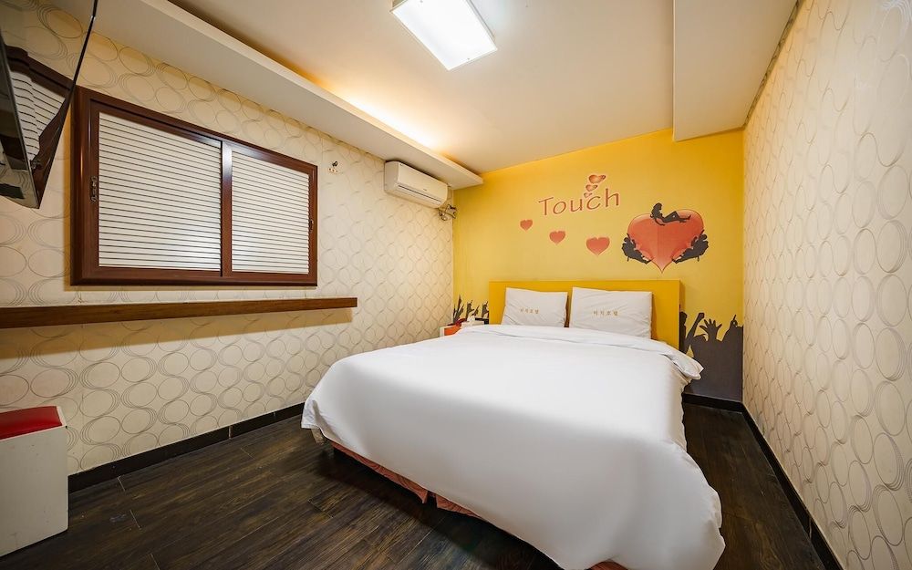 undefined Shinchon Touch 5