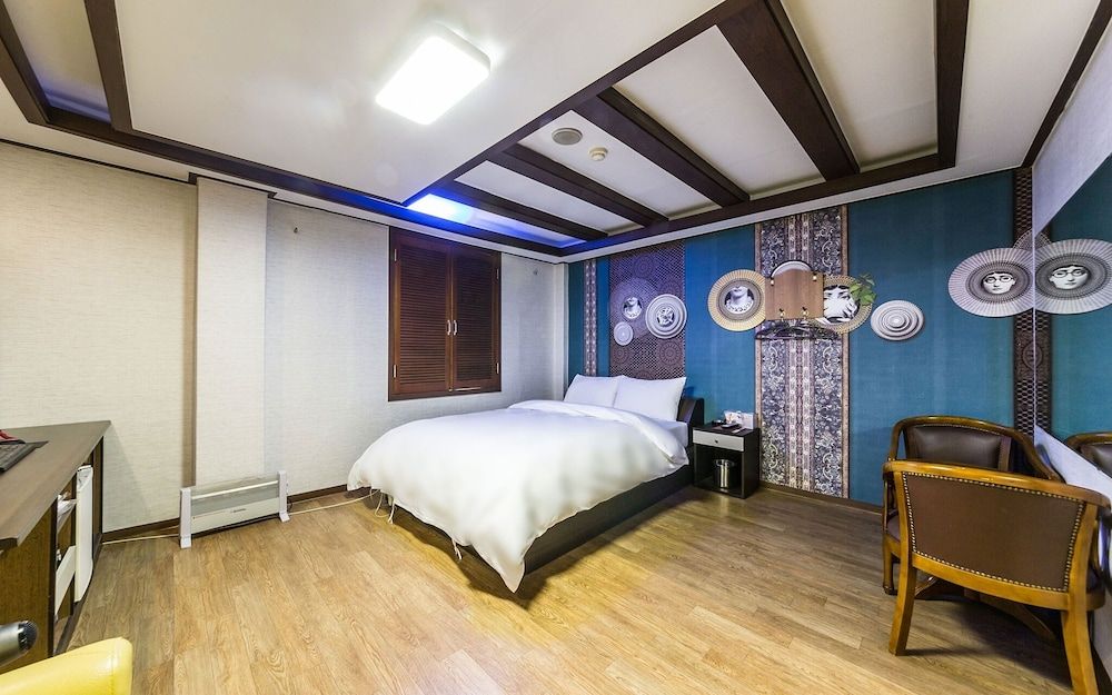 undefined Mia Thema Motel 2