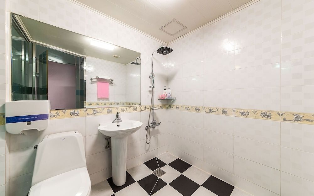 undefined Mia Thema Motel 9