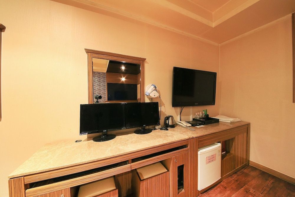 Nowon V Room (Special Room C (Netflix Available)) 9