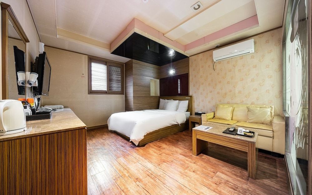 Nowon V Room (Special Room C (Netflix Available))