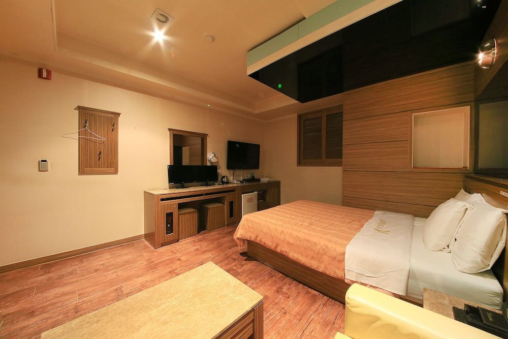 Nowon V Room (Special Room C (Netflix Available)) 7