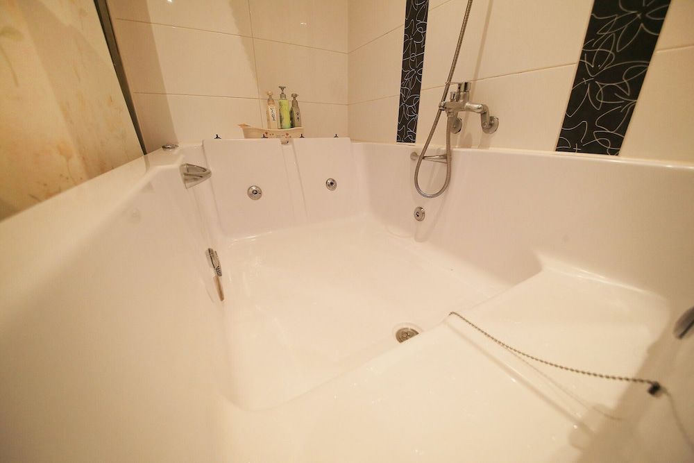 Nowon V Room (Standard (Netflix Available)) 17