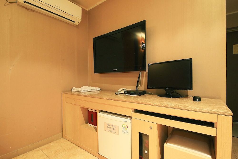 Nowon V Room (Standard (Netflix Available)) 21