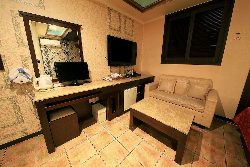 Nowon V Room (Standard (Netflix Available)) 15