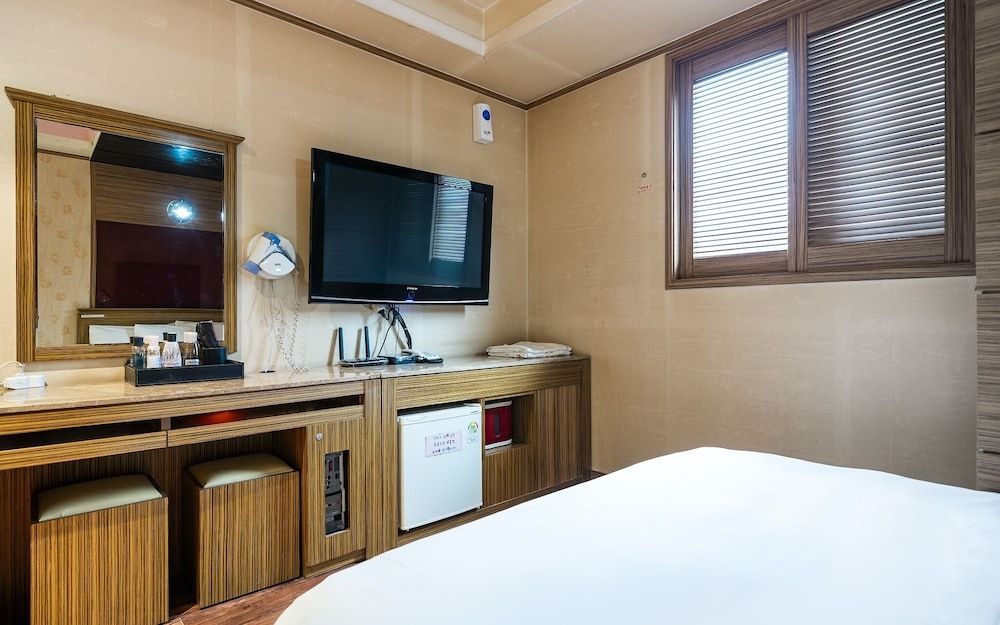 Nowon V Room (Special Room C (Netflix Available)) 4