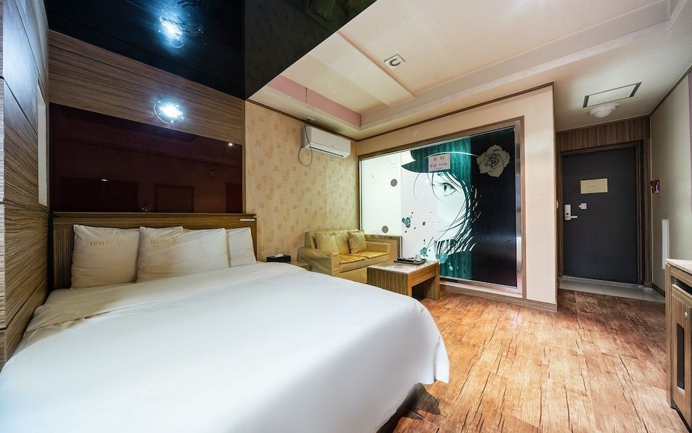 Nowon V Room (Special Room C (Netflix Available)) 13