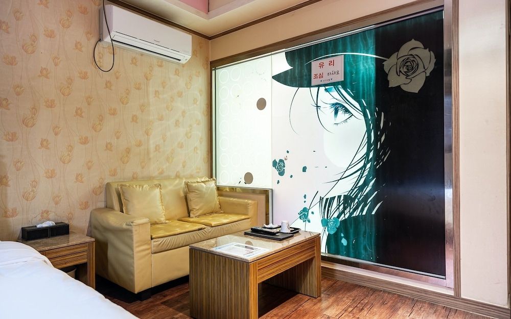 Nowon V Room (Special Room C (Netflix Available)) 3