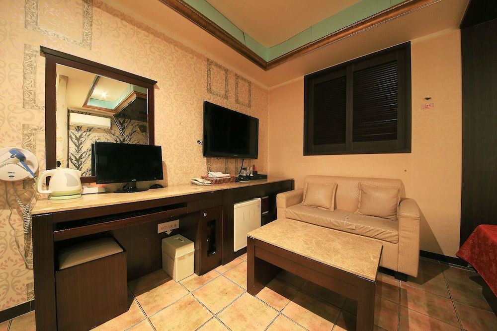 Nowon V Room (Standard (Netflix Available)) 14