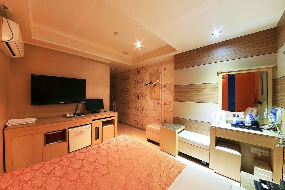 Nowon V Room (Standard (Netflix Available)) 20