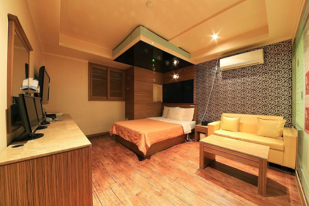 Nowon V Room (Special Room C (Netflix Available)) 5