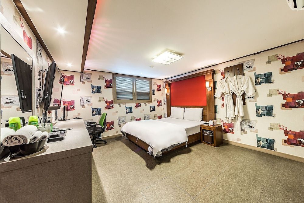 undefined Sinchon Hills Motel 4