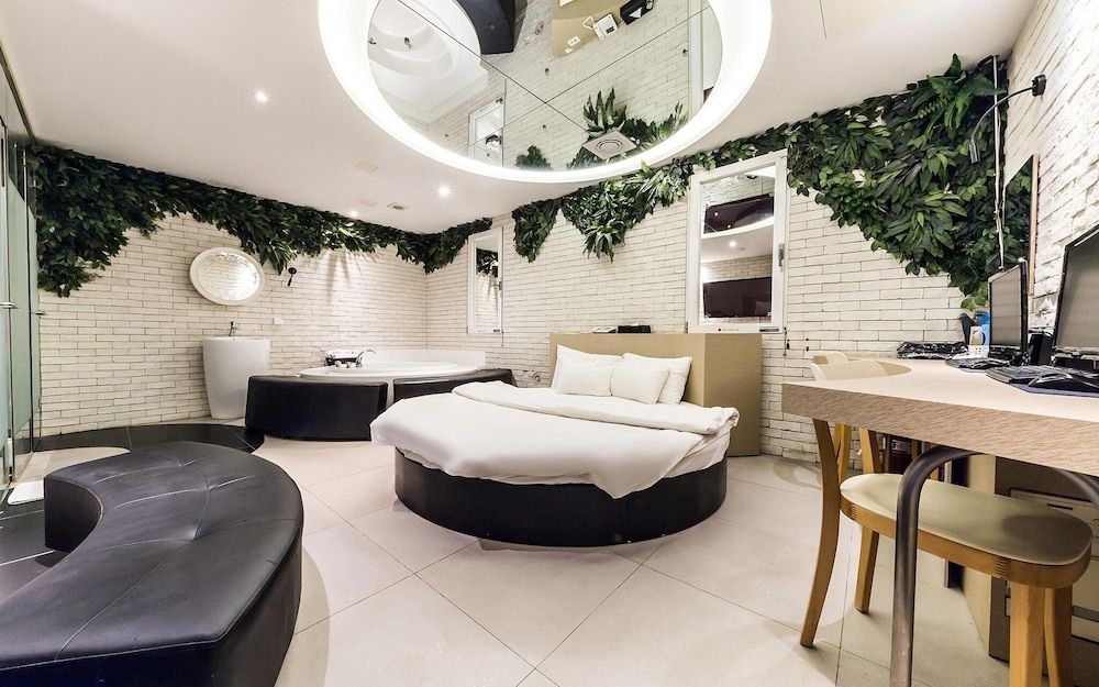 Yeongdeungpo Hotel Galaxy Room (Suite)