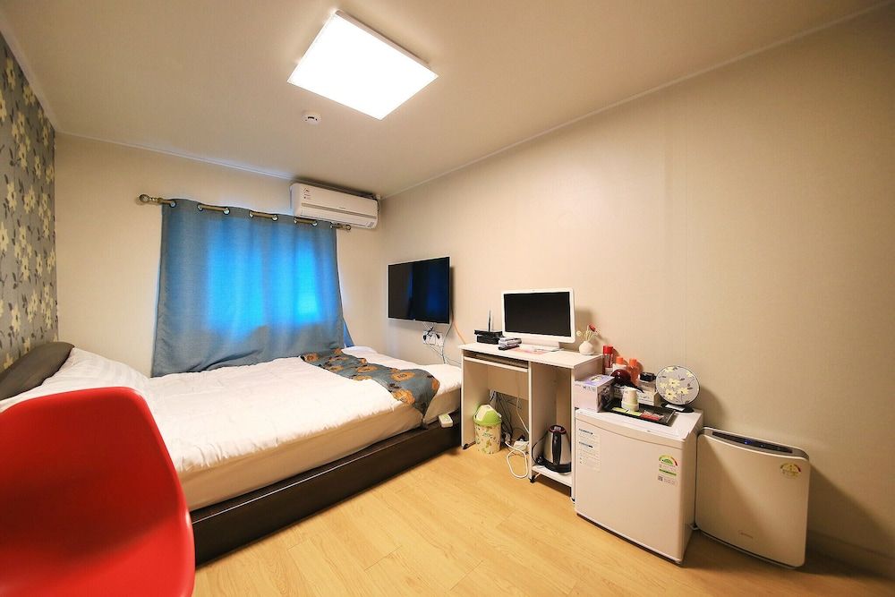 undefined Mia Hue 10