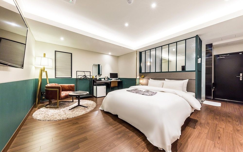 Bangbae Style Room (Suite) 13