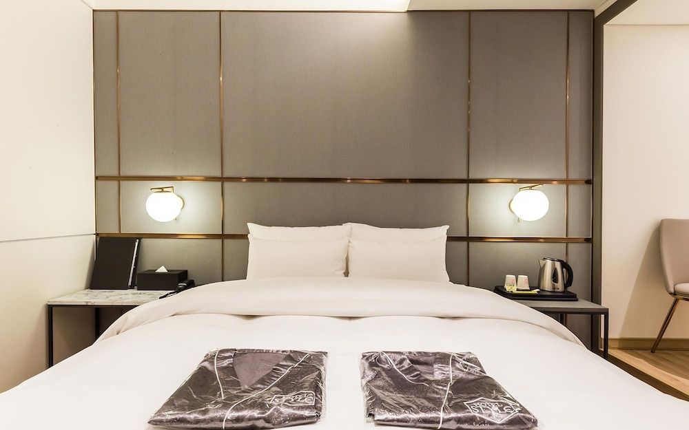 Bangbae Style Room (Suite) 2