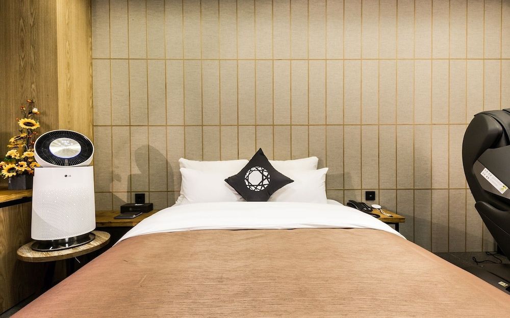 Guro Cullinan Room (Suite 2 (Styler Massage Chair)) 7