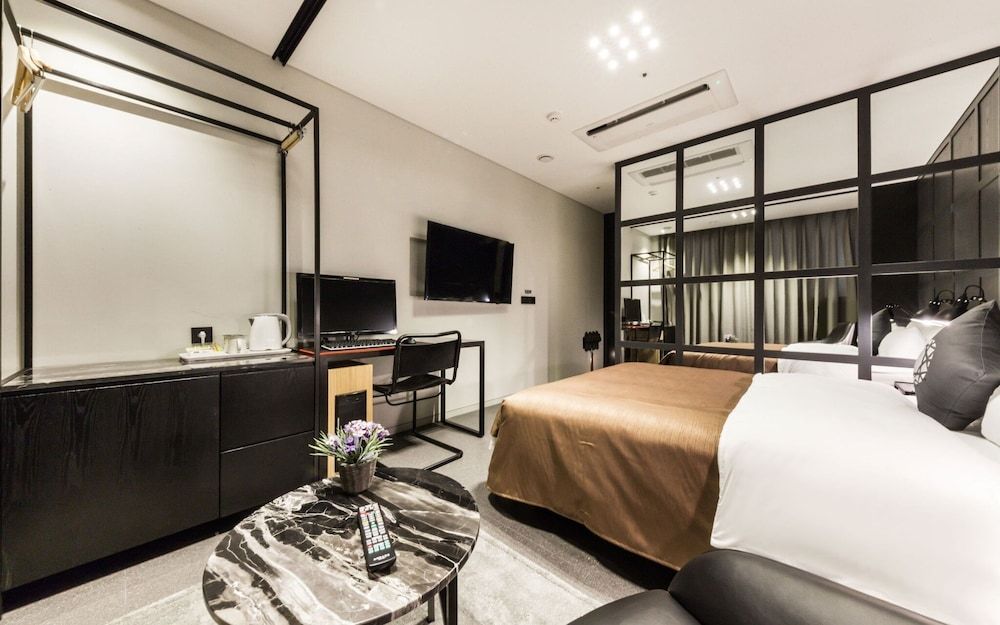 Guro Cullinan Room (Deluxe (50 inches + air purifier) (If) 14