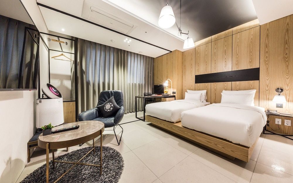 undefined Guro Cullinan 5