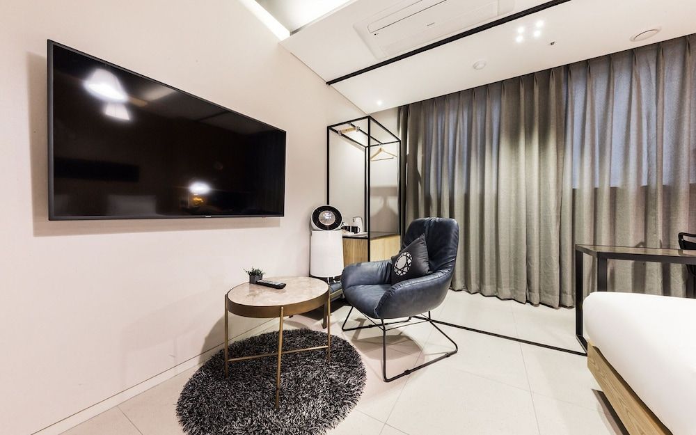 undefined Guro Cullinan 9