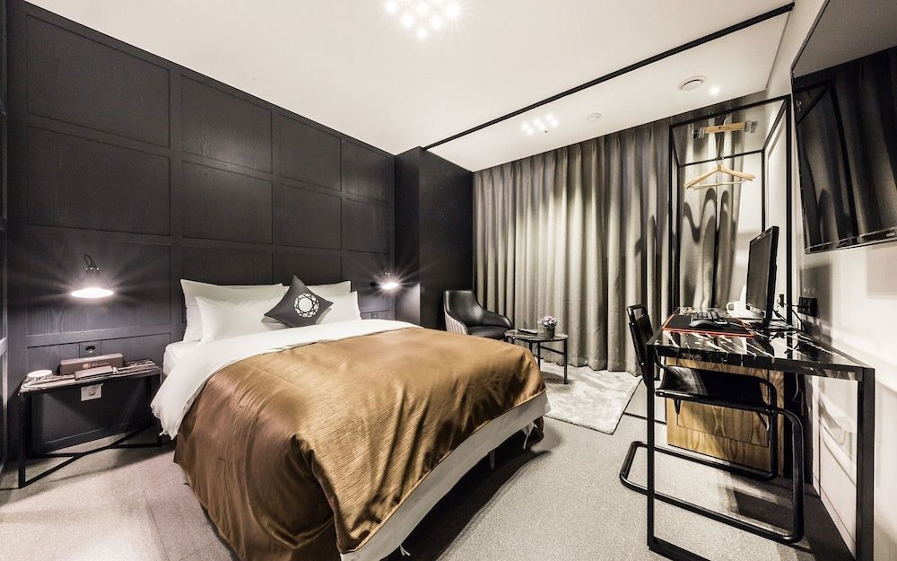 Guro Cullinan Room (Deluxe (50 inches + air purifier) (If) 10