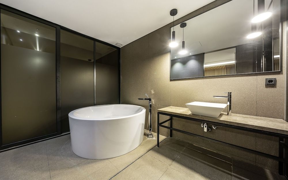 Guro Cullinan Room (Suite-Couple PC (65 inch + air purifi) 9