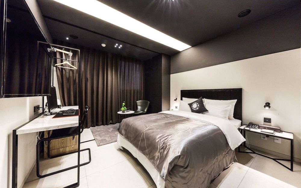 Guro Cullinan Room (Deluxe (50 inches + air purifier) (If)