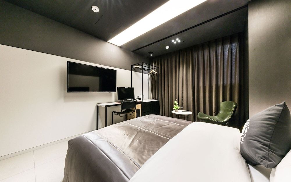 Guro Cullinan Room (Deluxe (50 inches + air purifier) (If) 2