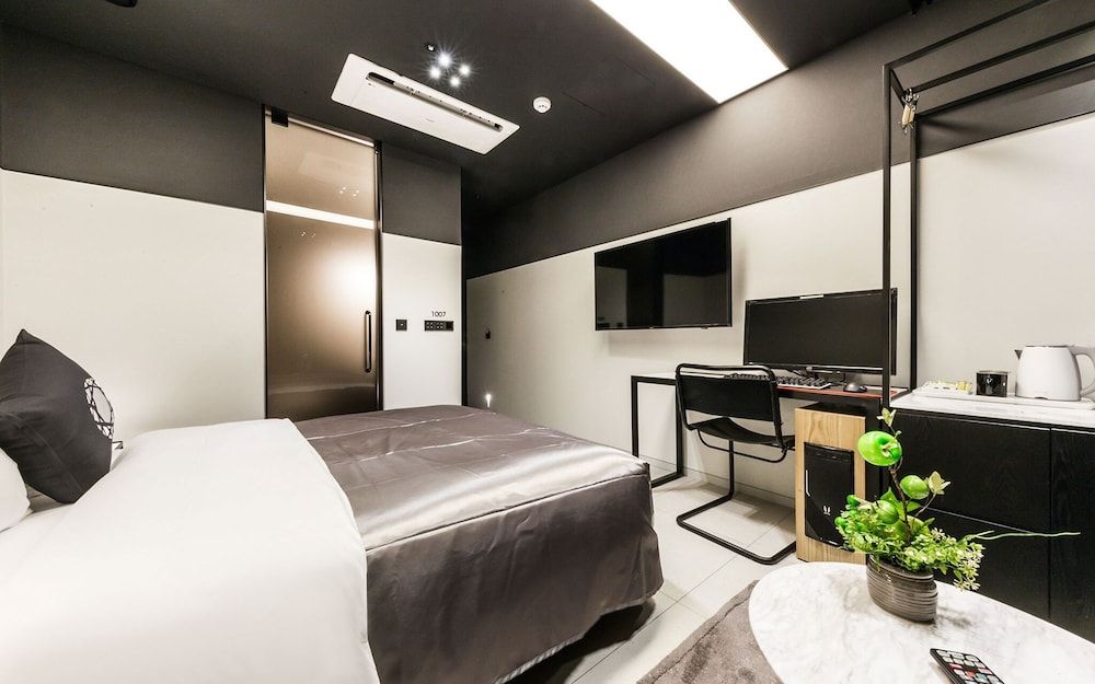 Guro Cullinan Room (Deluxe (50 inches + air purifier) (If) 4