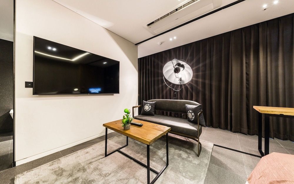 Guro Cullinan Room (Suite 2 (Styler Massage Chair)) 6