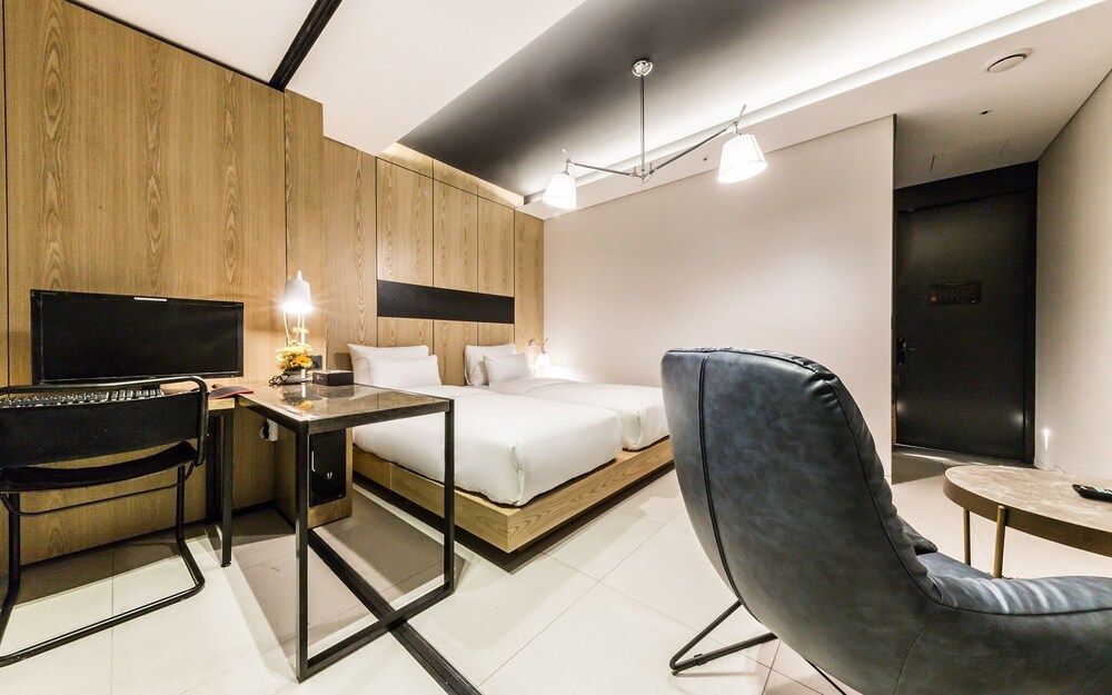 undefined Guro Cullinan 6