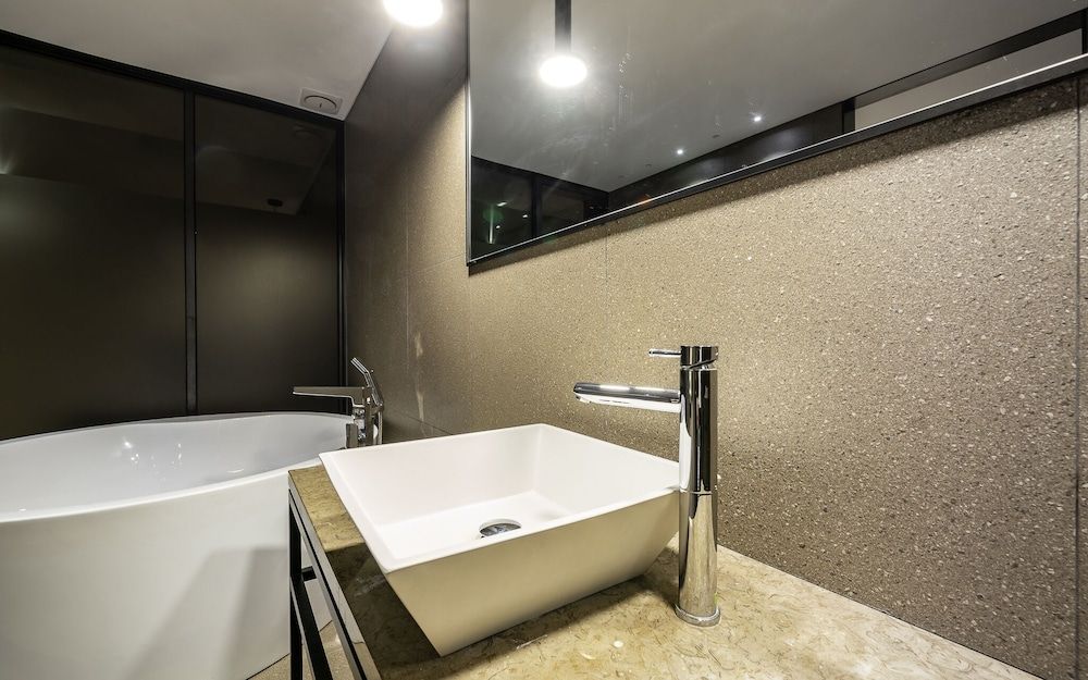 Guro Cullinan Room (Suite-Couple PC (65 inch + air purifi) 8