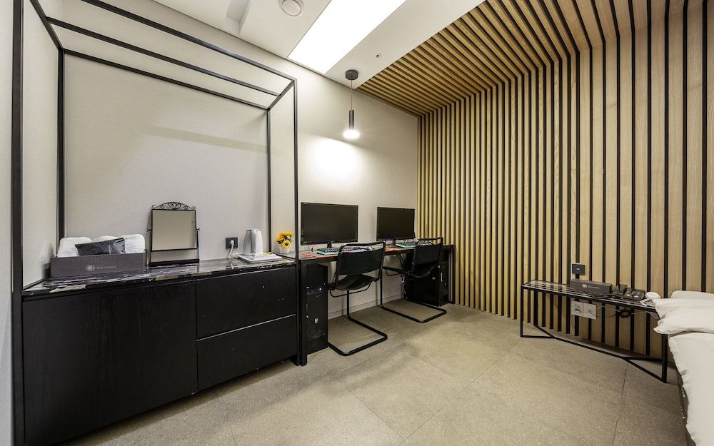 Guro Cullinan Room (Suite-Couple PC (65 inch + air purifi) 11